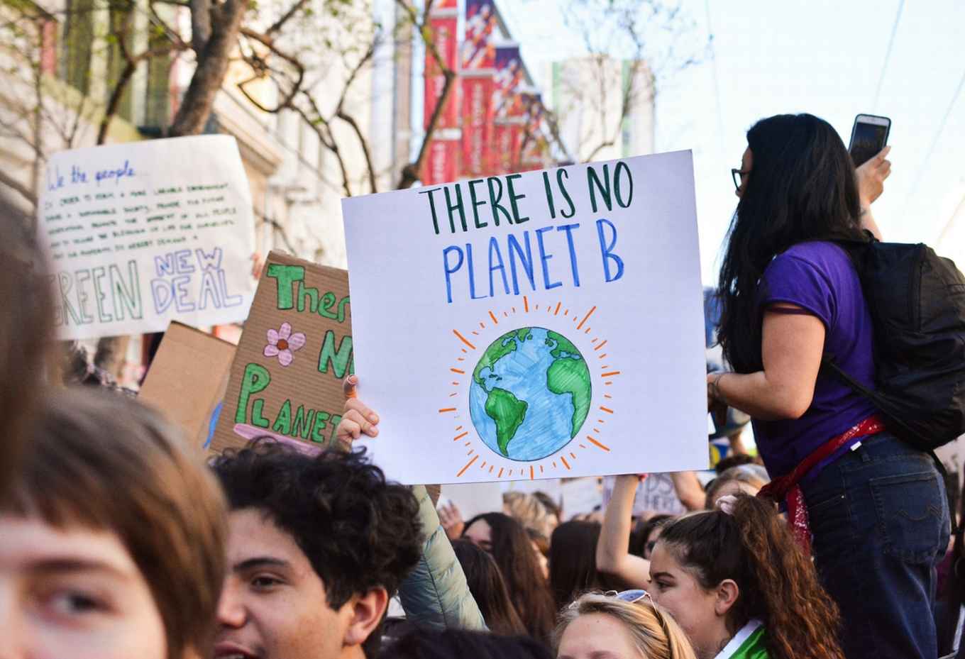 Klimaatactivisten die deelnemen aan een protest.